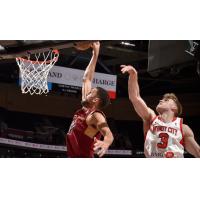 Pete Nance of the Cleveland Charge prepares to dunk